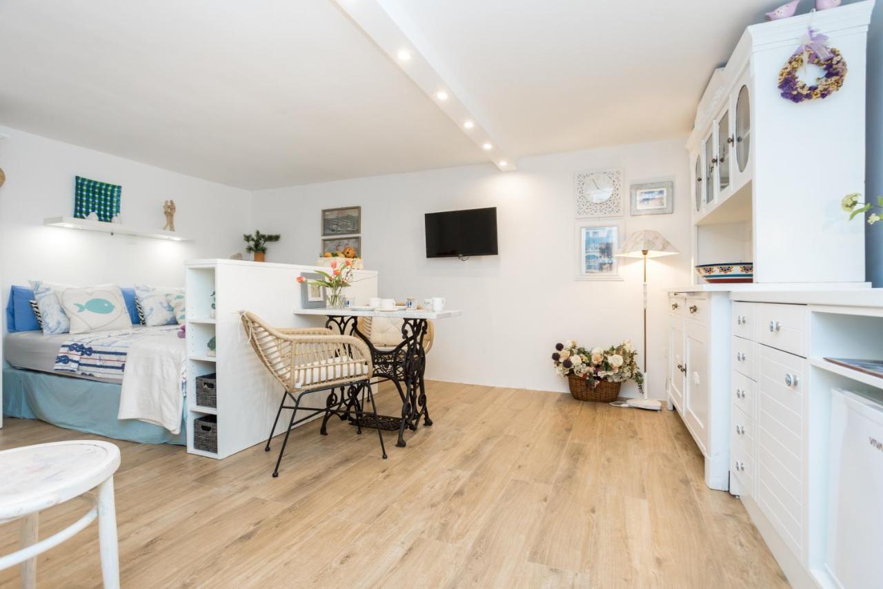 Charming Studio Apartment At House Rustica With Terrace And Nearby Parking Punat Exterior foto